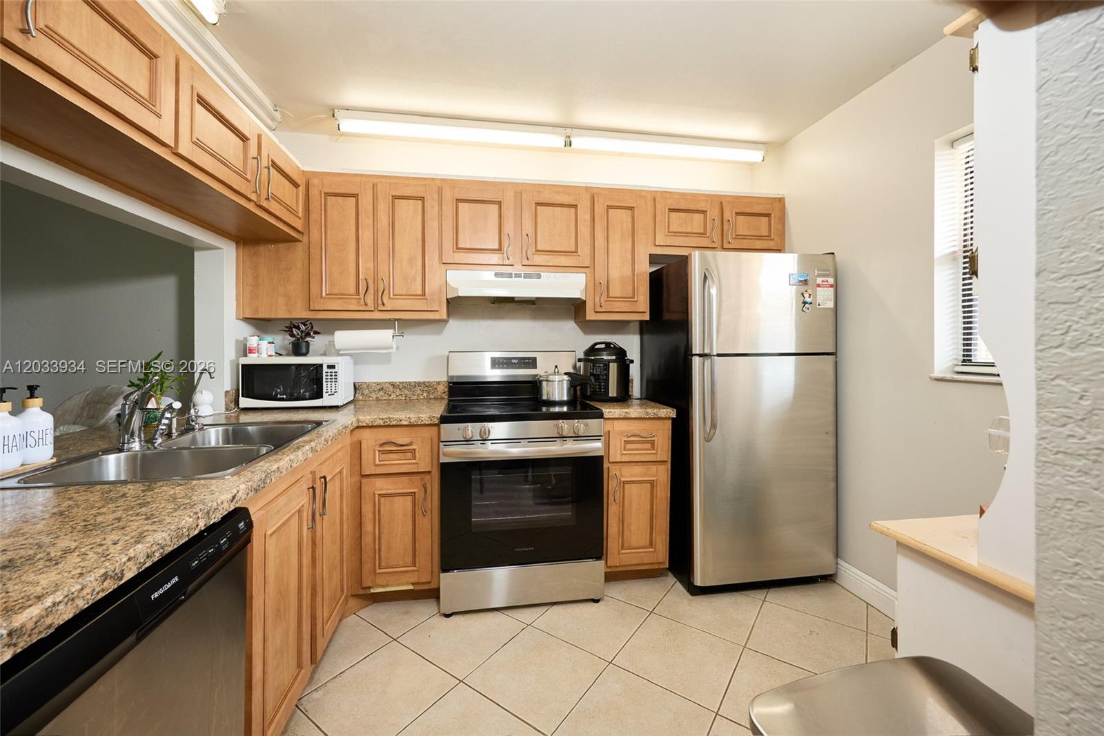 940 NW 104th Avenue 203, Pembroke Pines, FL 33026, Pembroke Pines