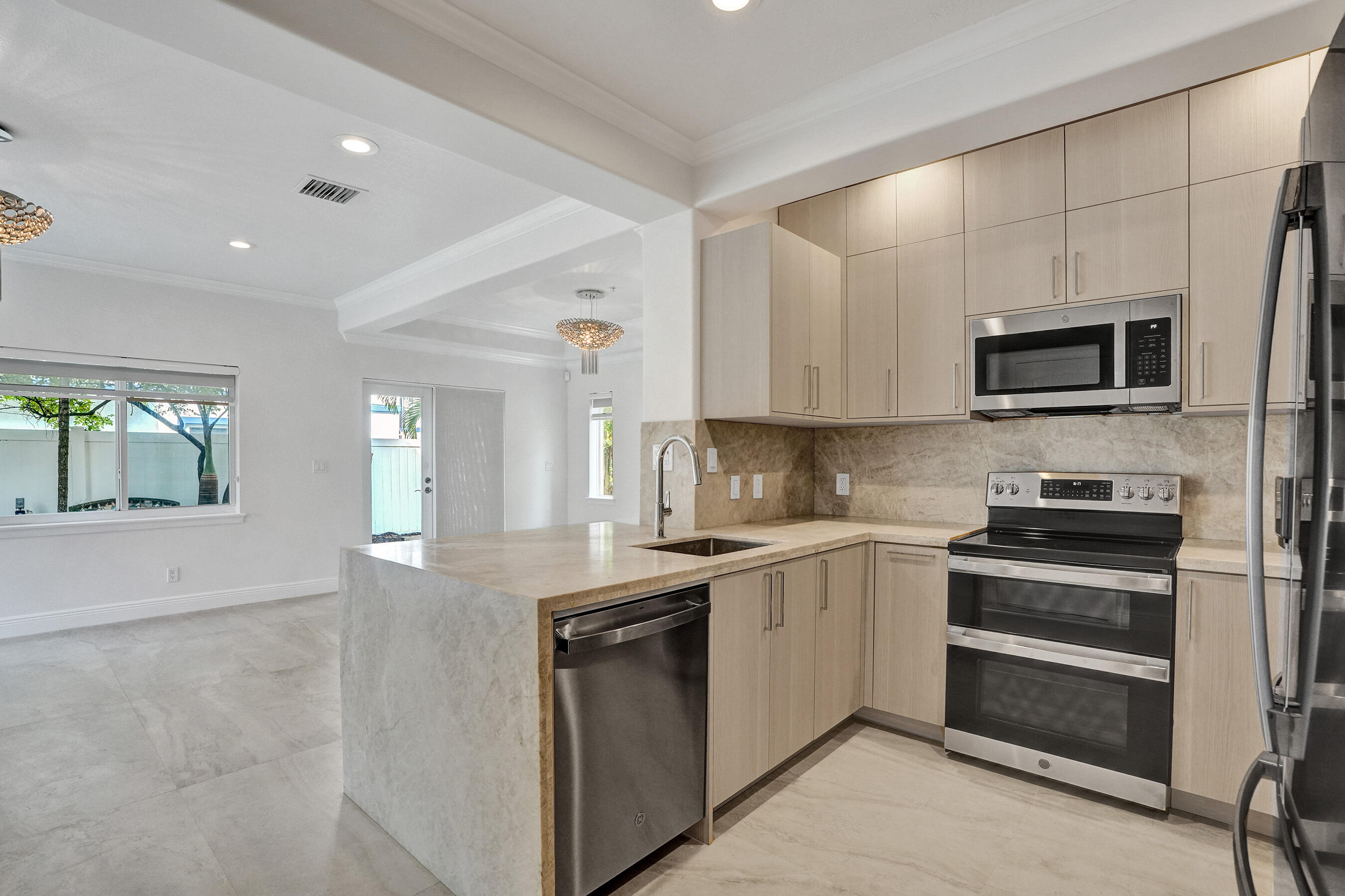 804 NE 7th Street — photo 11