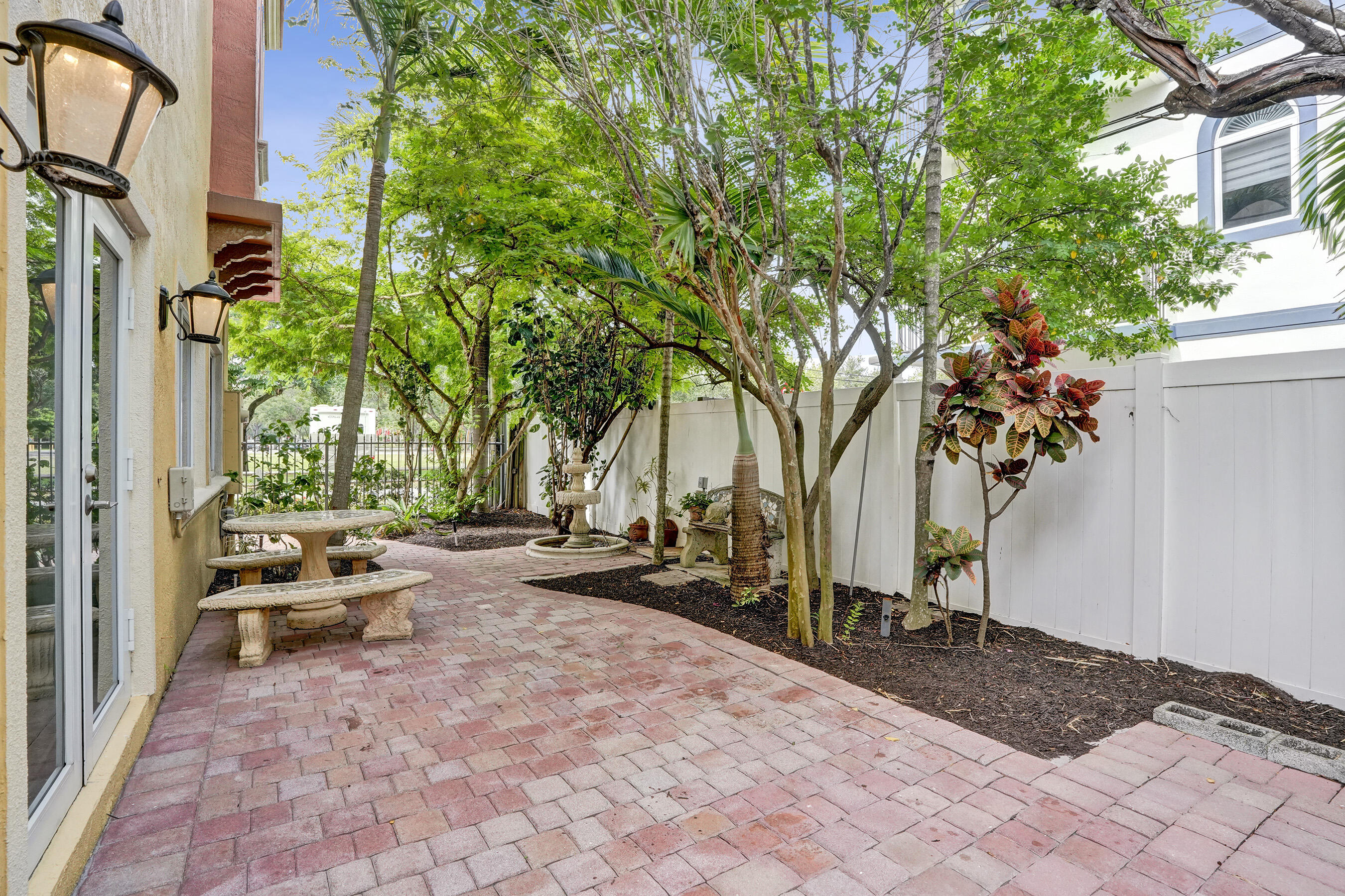804 NE 7th Street — photo 8