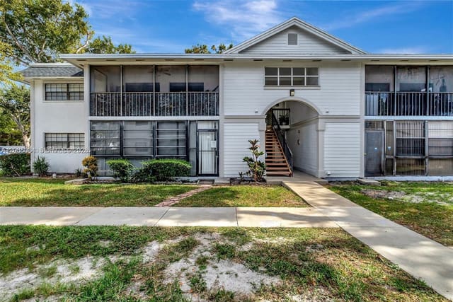 18965 NW 62nd Avenue 210, Countryside Village, Hialeah, FL