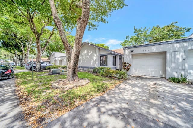 5223 W Gate Lake Road 5223, Tamarac, FL 33319