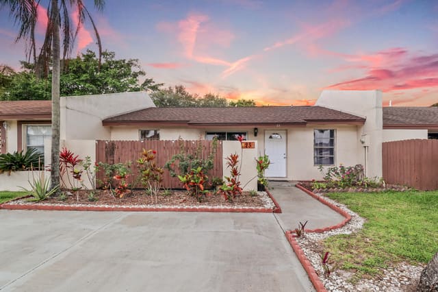 23 Chelsea Lane, Boynton Lakes, Boynton Beach, FL