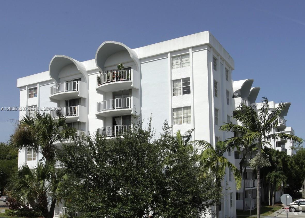 486 NW 165th St Road B-606, Miami, FL 33169 photo 19