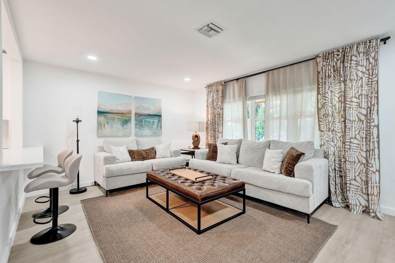 207 Salisbury I, West Palm Beach, FL 33417, West Palm Beach