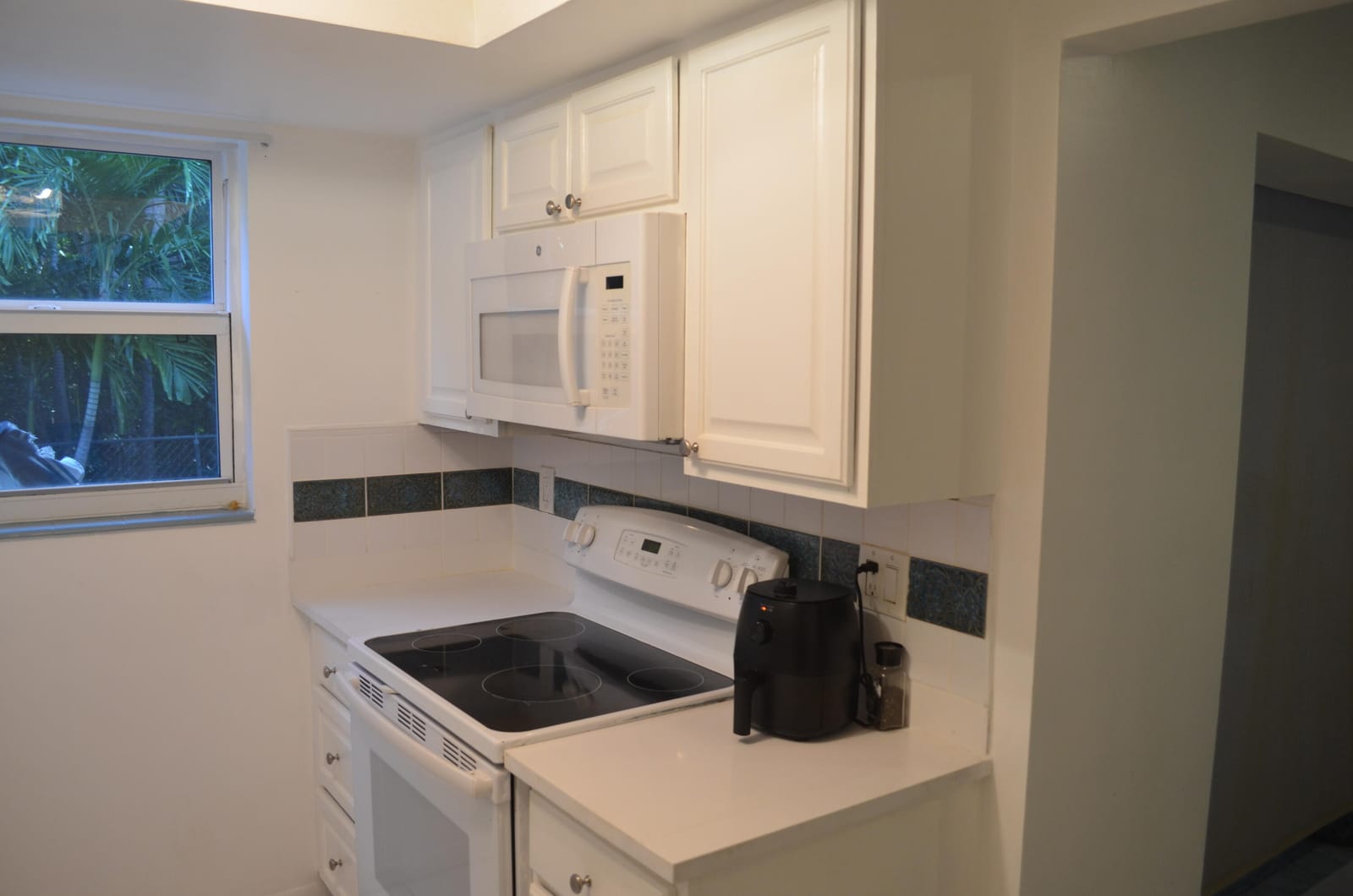 658 NE 6th Court E E — photo 2