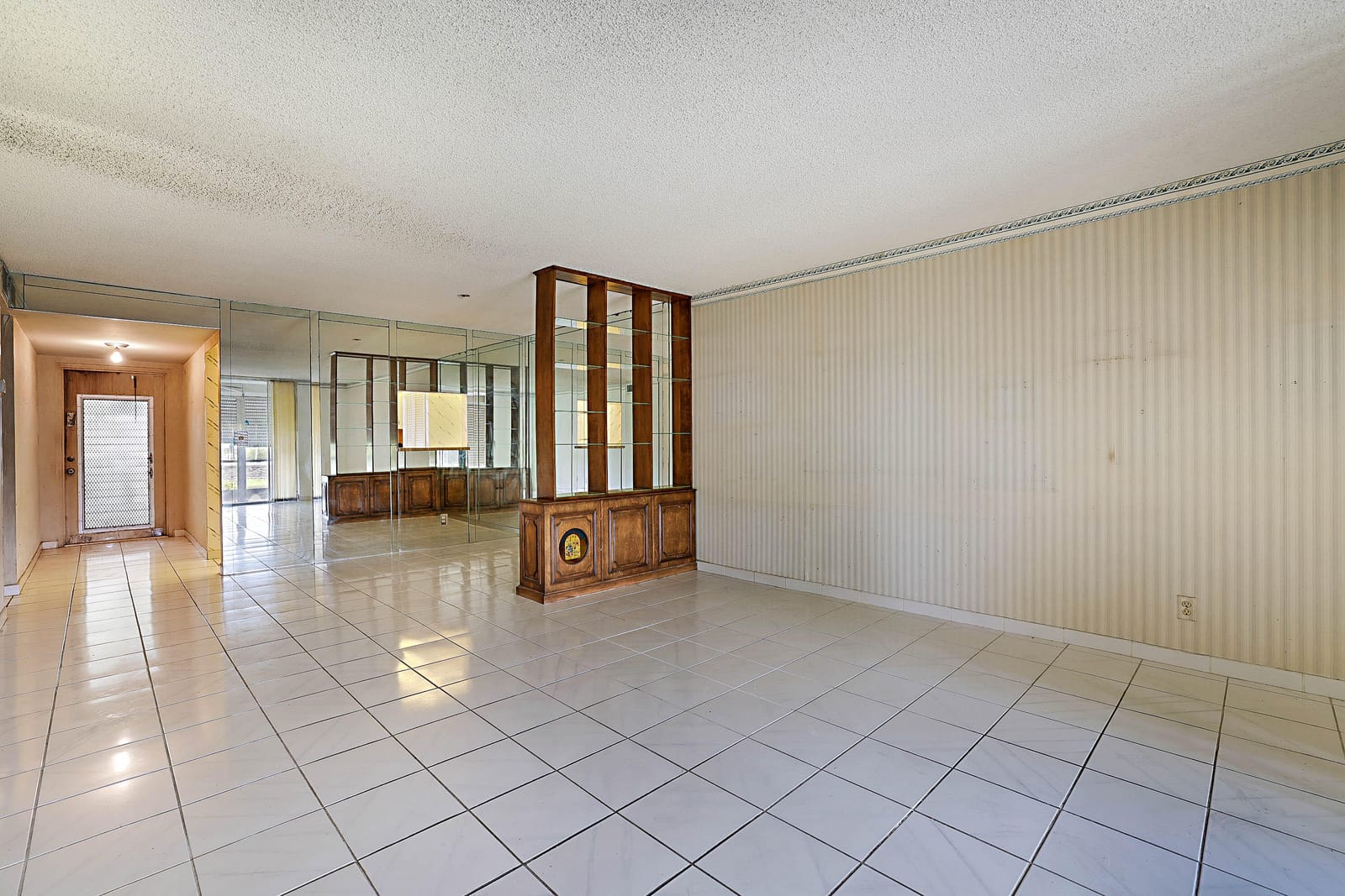 9201 Sunrise Lakes Boulevard 107, Sunrise, FL 33322 photo 2