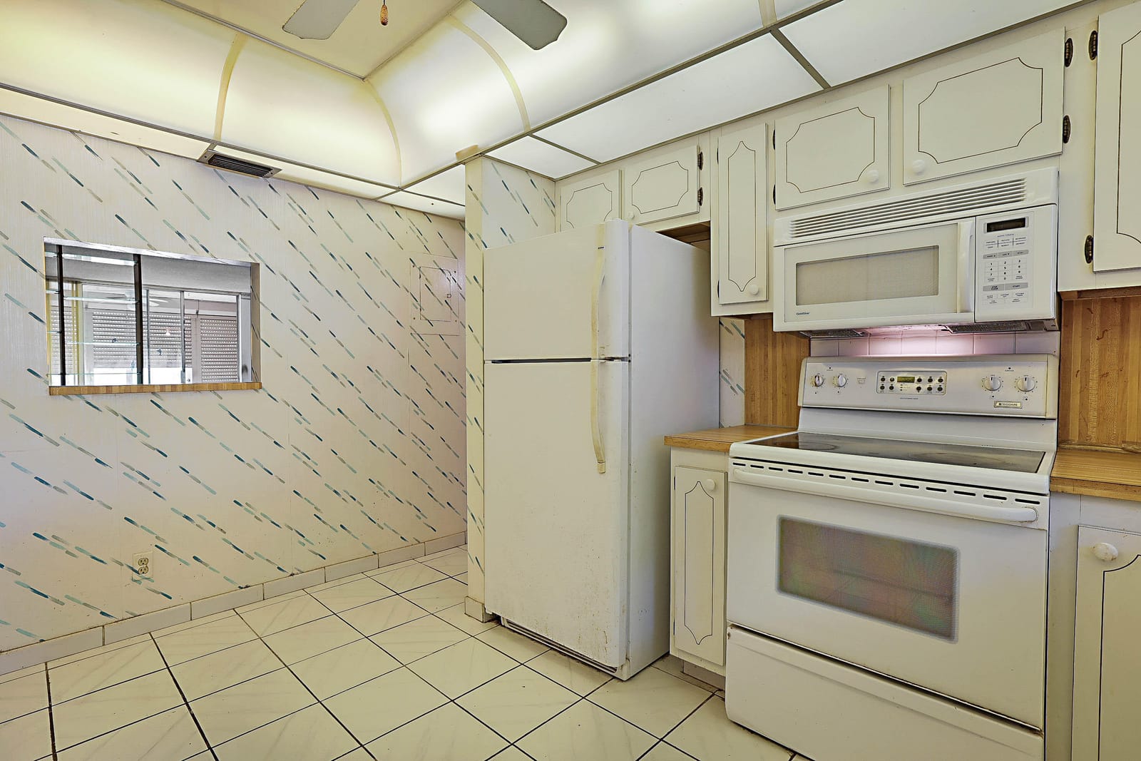 9201 Sunrise Lakes Boulevard 107, Sunrise, FL 33322 photo 11