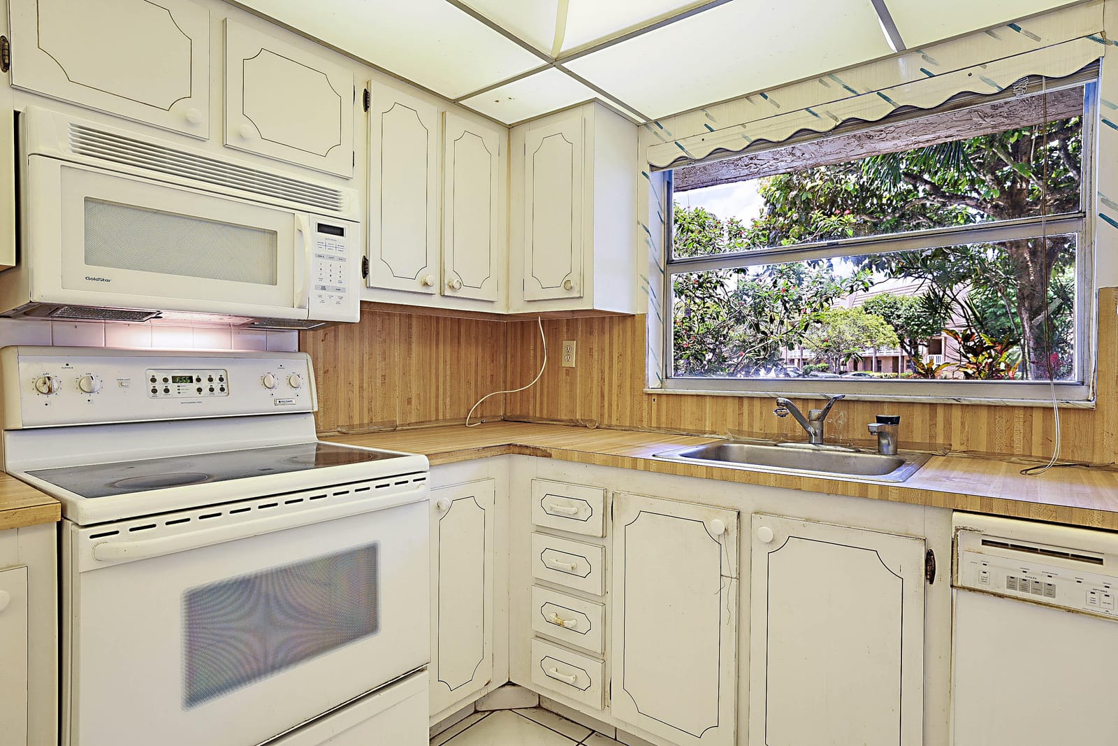 9201 Sunrise Lakes Boulevard 107, Sunrise, FL 33322 photo 12