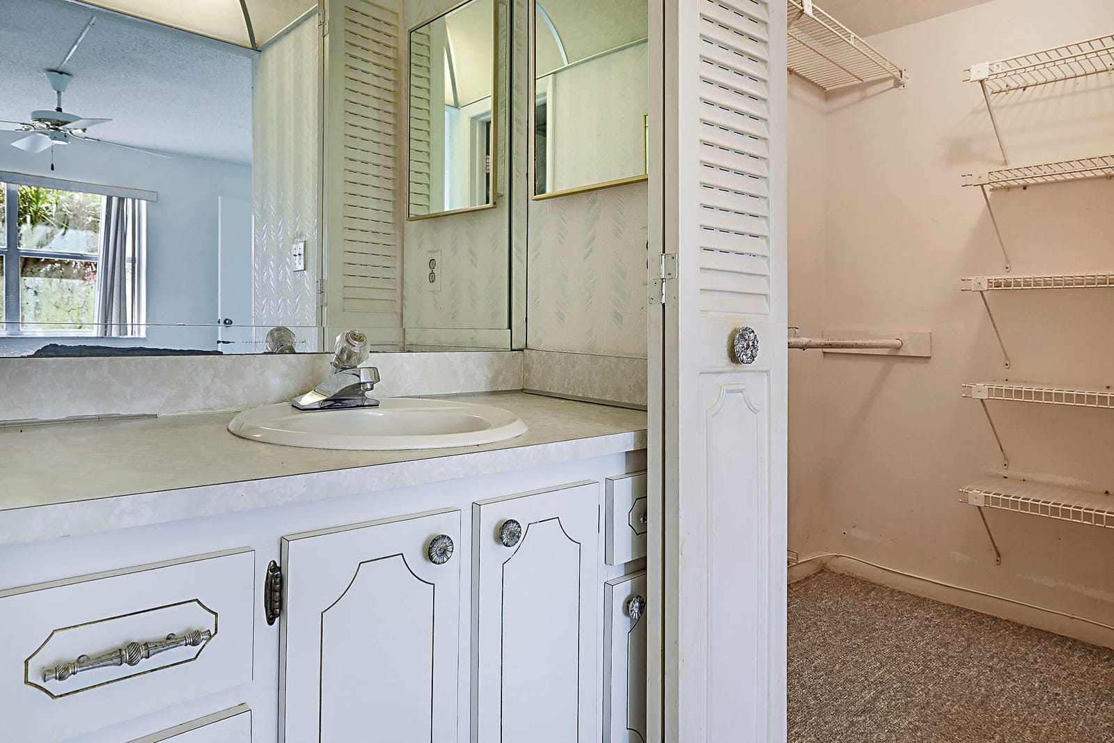9201 Sunrise Lakes Boulevard 107, Sunrise, FL 33322 photo 16