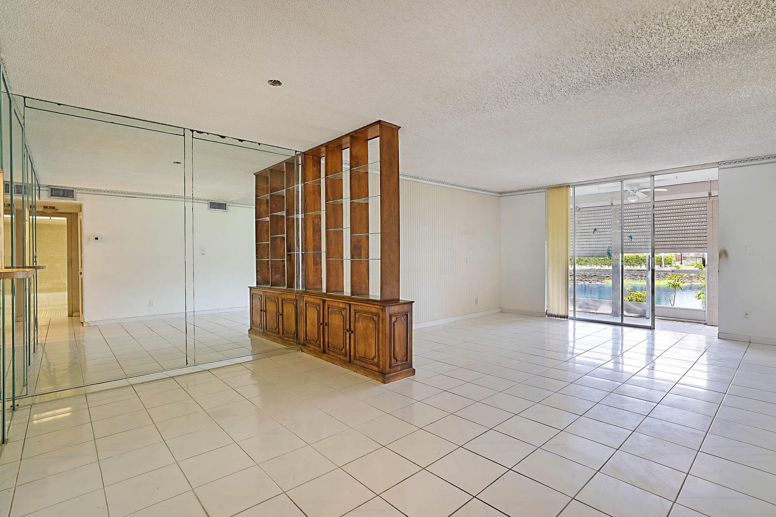 9201 Sunrise Lakes Boulevard 107, Sunrise, FL 33322 photo 3