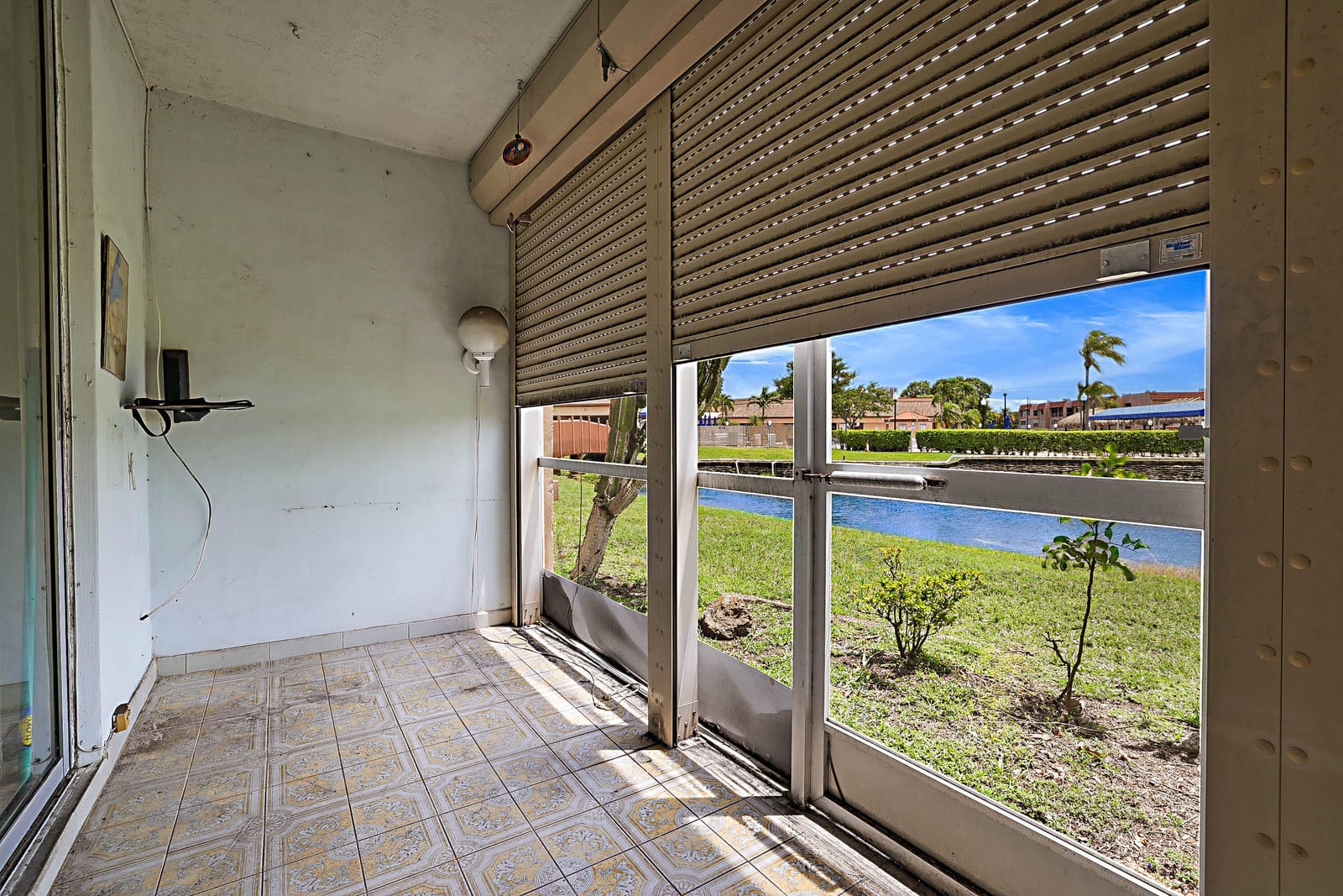 9201 Sunrise Lakes Boulevard 107, Sunrise, FL 33322 photo 22