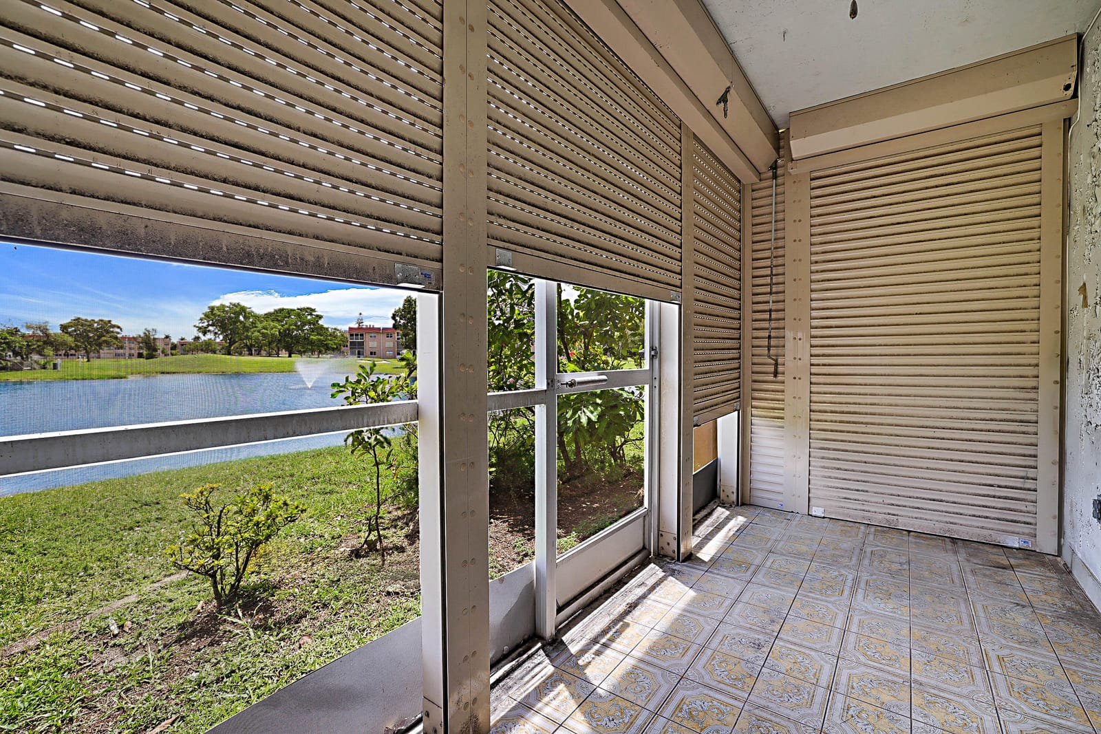 9201 Sunrise Lakes Boulevard 107, Sunrise, FL 33322 photo 23
