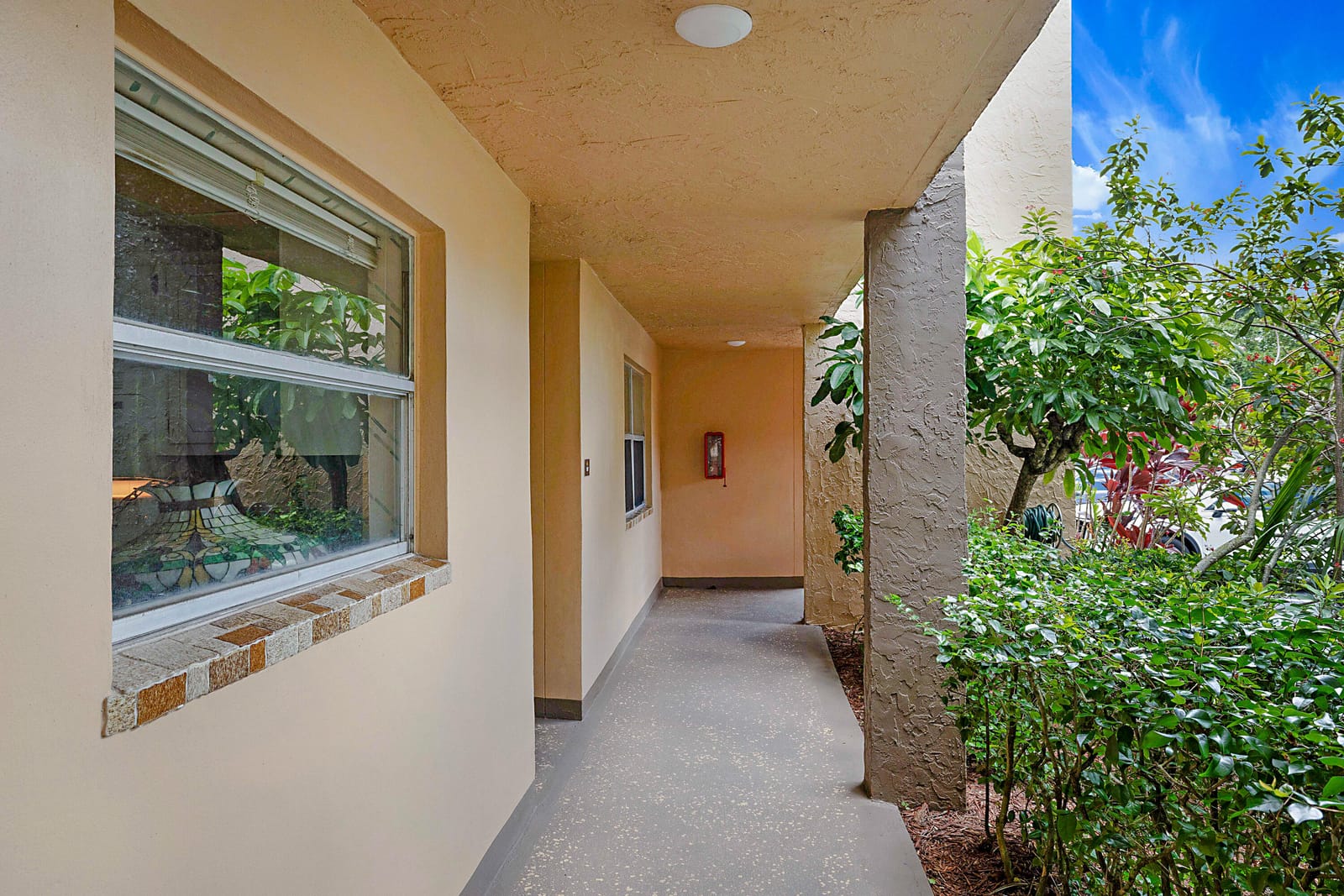 9201 Sunrise Lakes Boulevard 107, Sunrise, FL 33322 photo 24