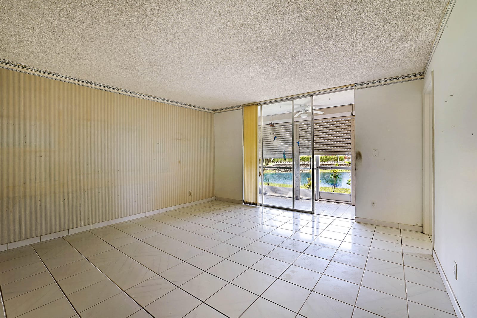 9201 Sunrise Lakes Boulevard 107, Sunrise, FL 33322 photo 4