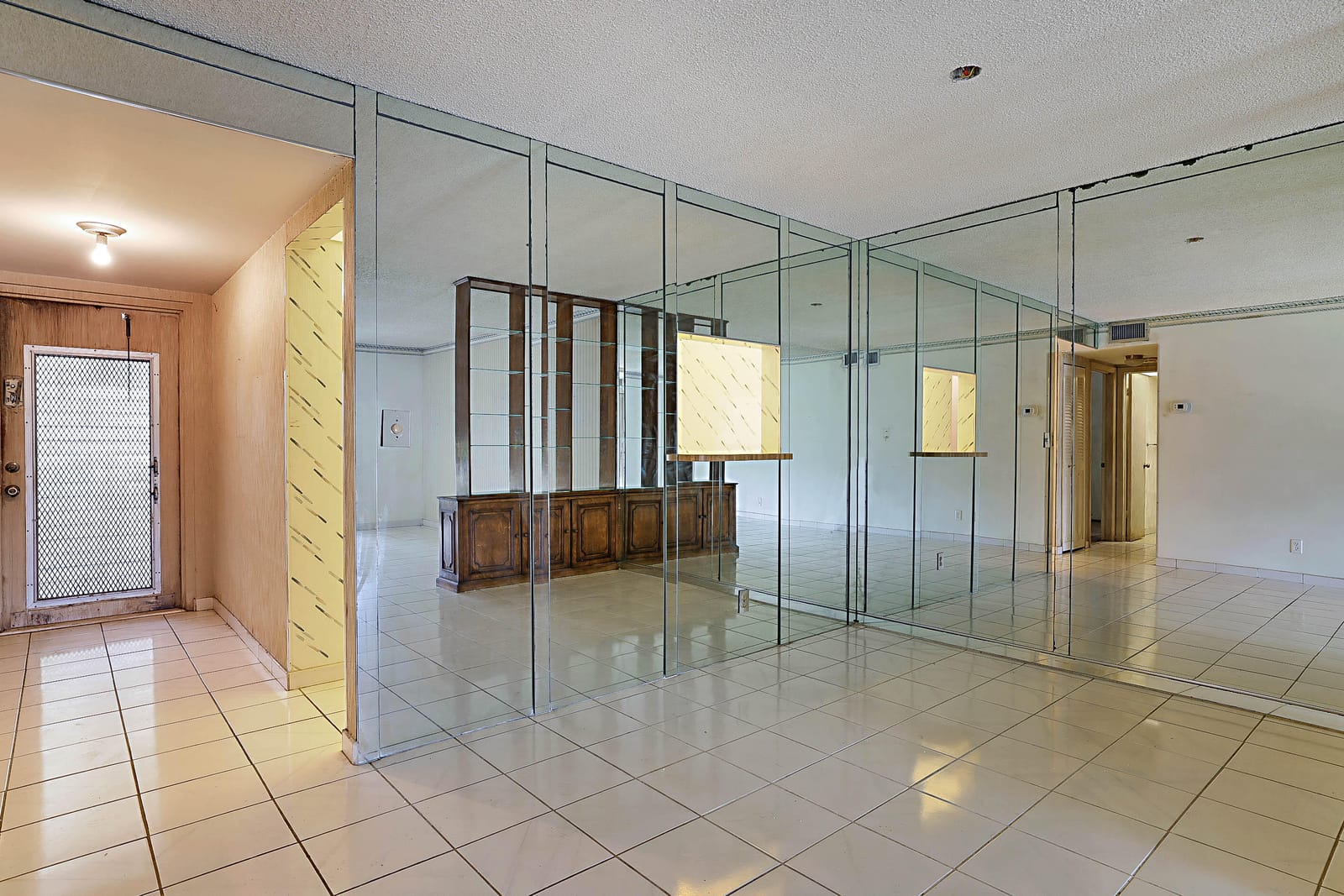 9201 Sunrise Lakes Boulevard 107, Sunrise, FL 33322 photo 5