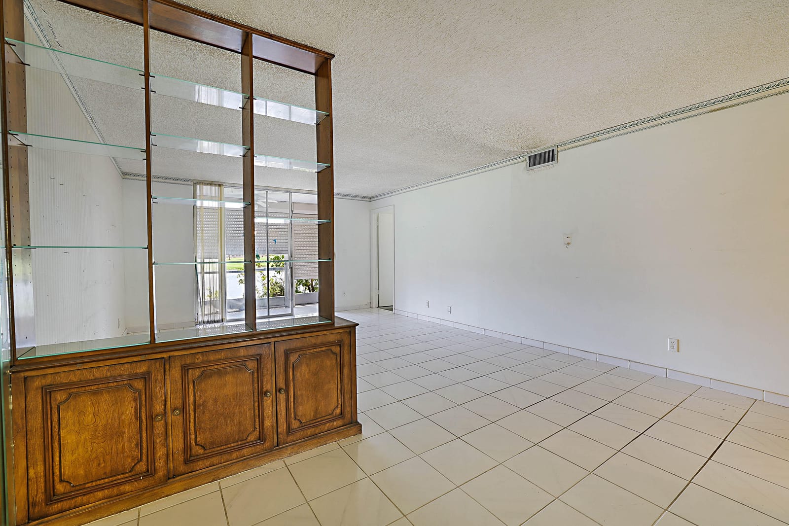 9201 Sunrise Lakes Boulevard 107, Sunrise, FL 33322 photo 6
