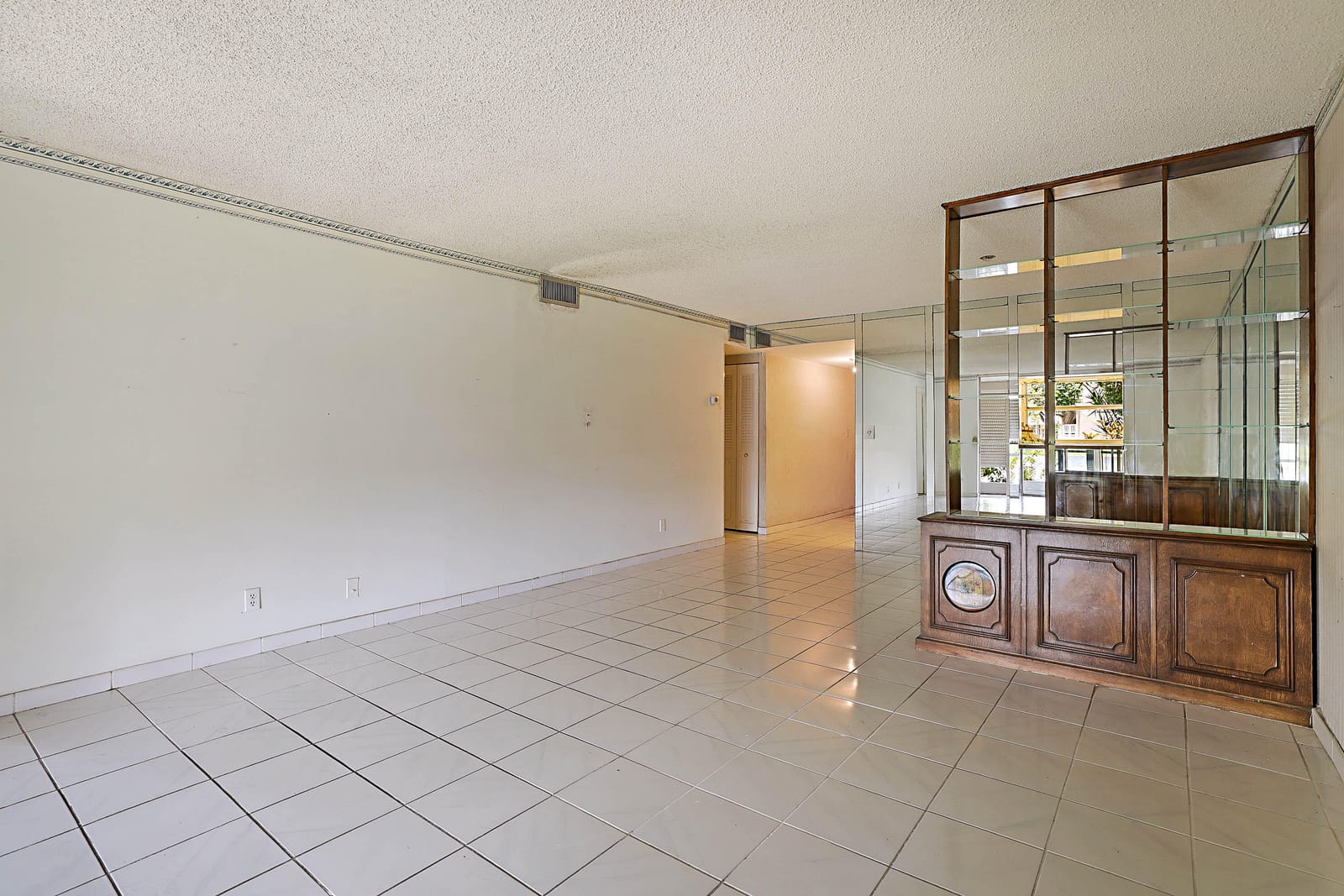 9201 Sunrise Lakes Boulevard 107, Sunrise, FL 33322 photo 7