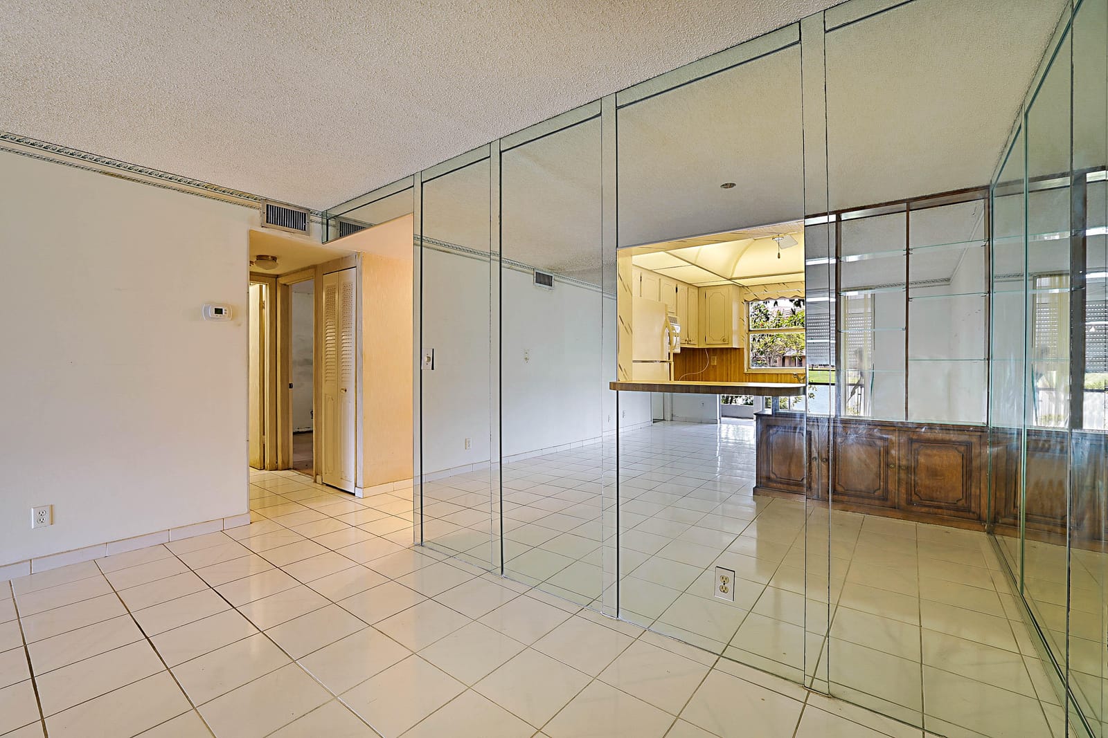 9201 Sunrise Lakes Boulevard 107, Sunrise, FL 33322 photo 8
