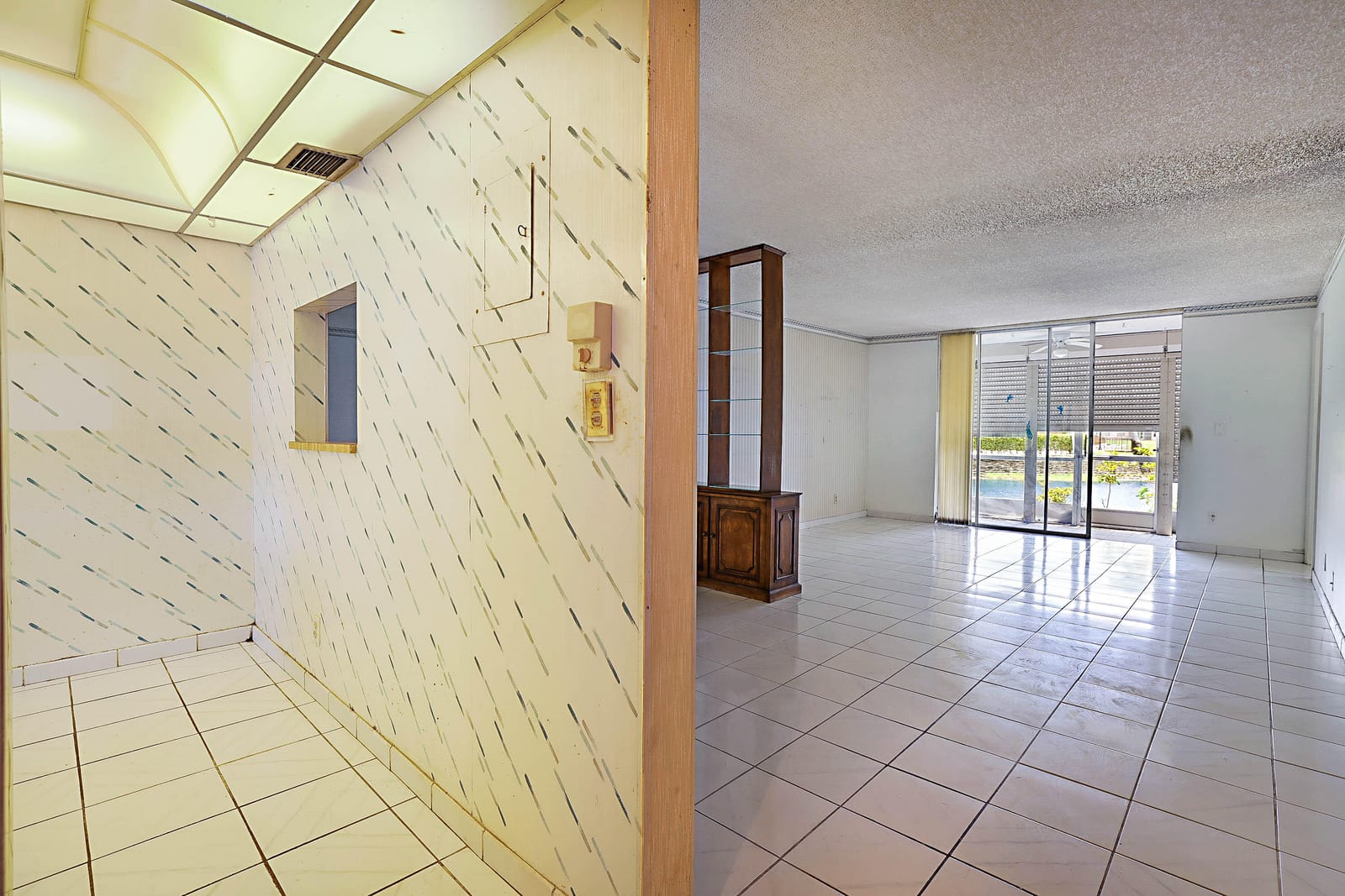 9201 Sunrise Lakes Boulevard 107, Sunrise, FL 33322 photo 9