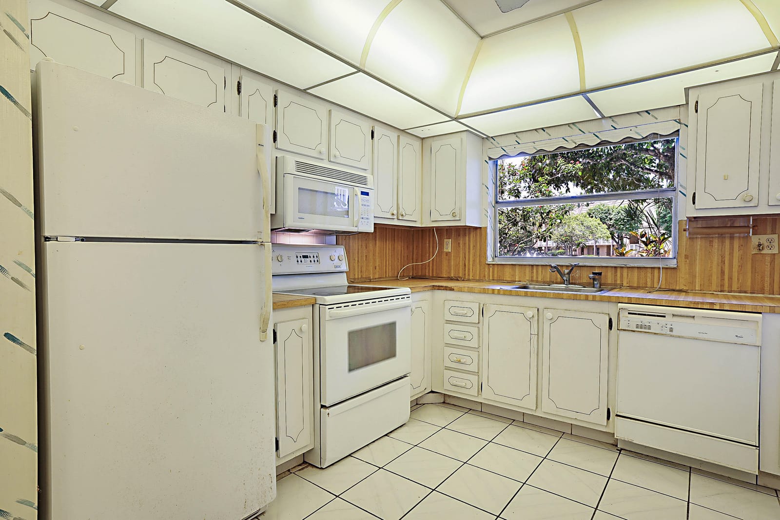 9201 Sunrise Lakes Boulevard 107, Sunrise, FL 33322 photo 10