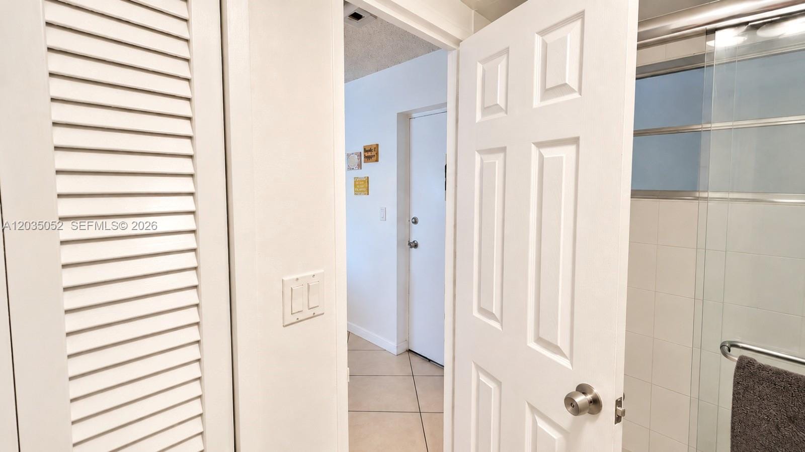 220 Kings Point Drive 105 — photo 11