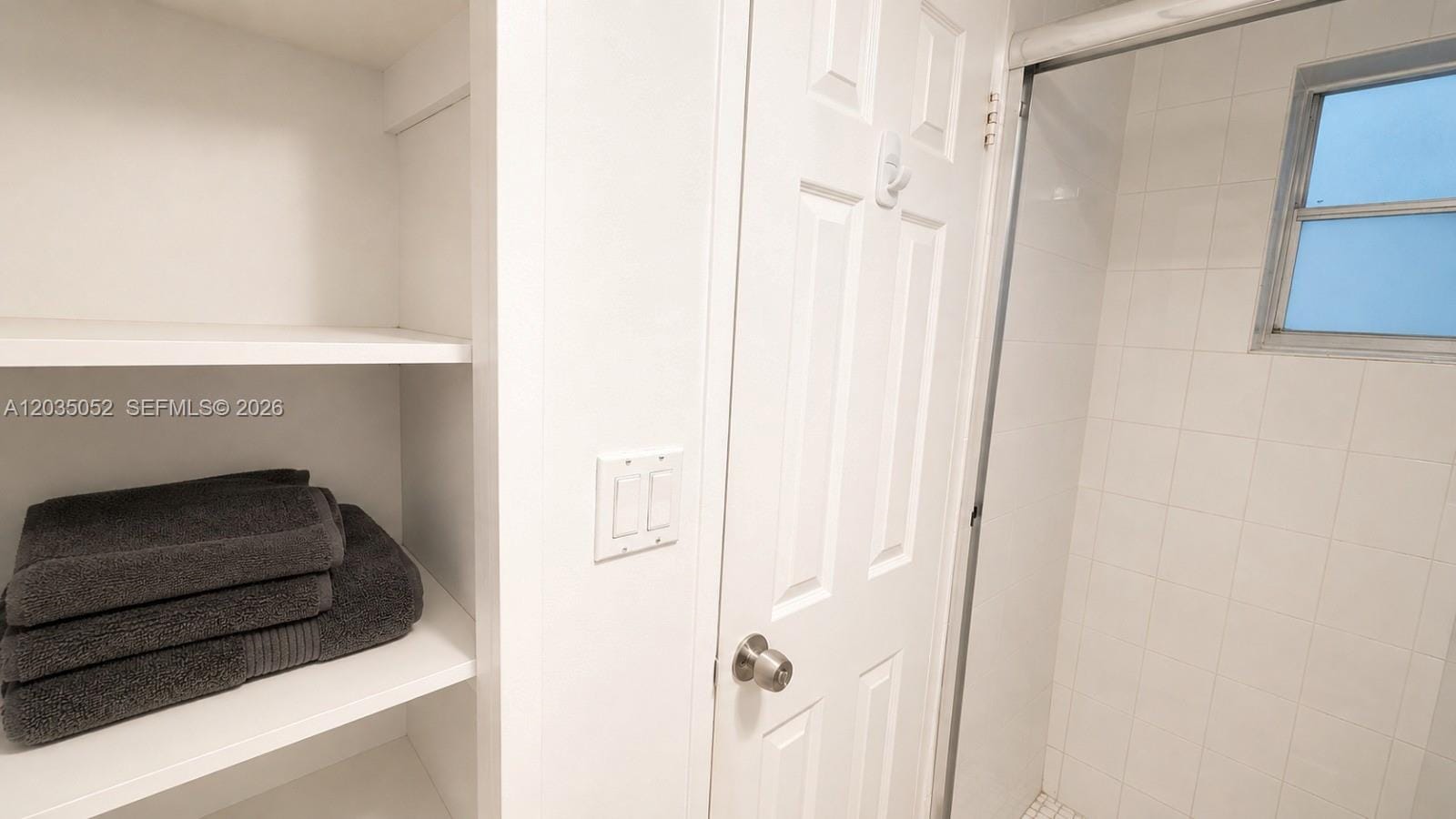 220 Kings Point Drive 105 — photo 10
