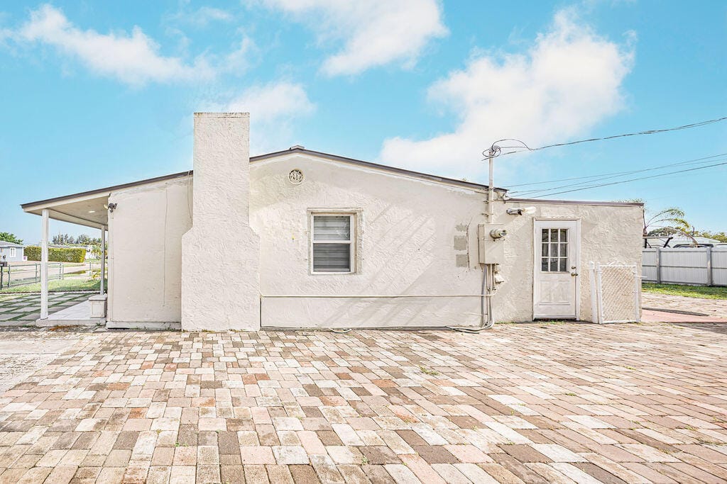2333 Wabasso Drive, West Palm Beach, FL 33409 photo 2