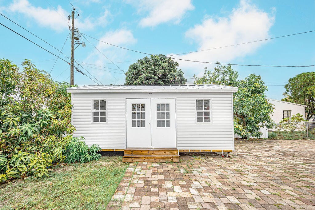 2333 Wabasso Drive, West Palm Beach, FL 33409 photo 12