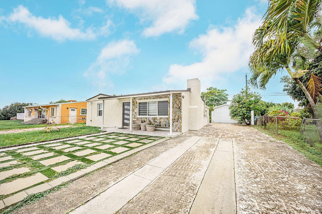 2333 Wabasso Drive, West Palm Beach, FL 33409 photo 4