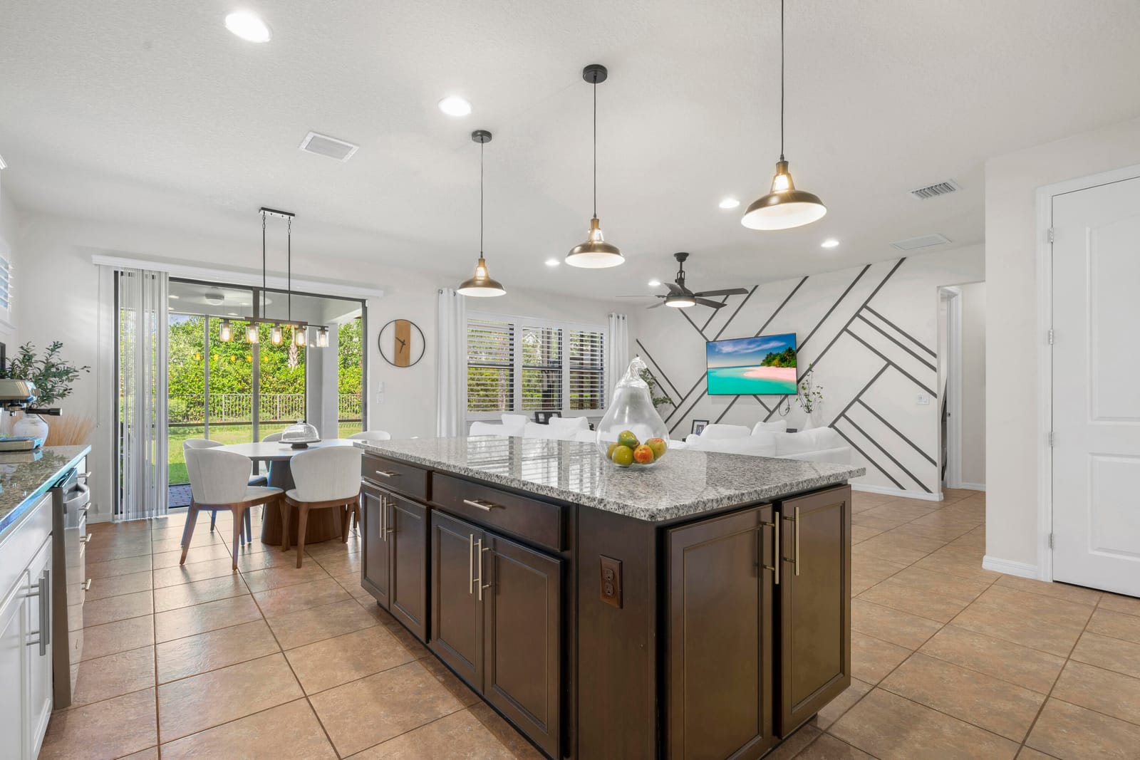 560 SE Monet Drive — photo 5