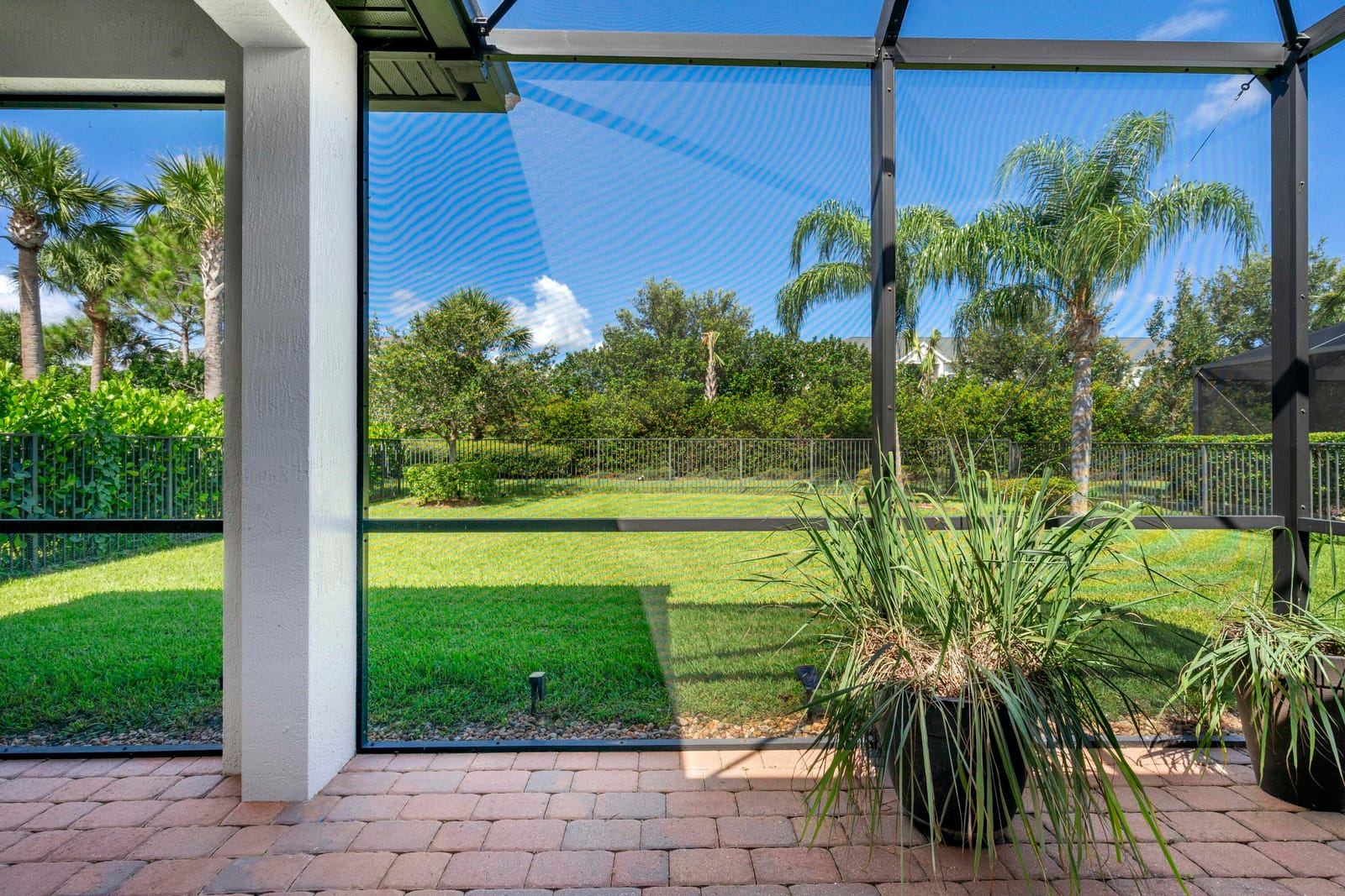 560 SE Monet Drive — photo 10