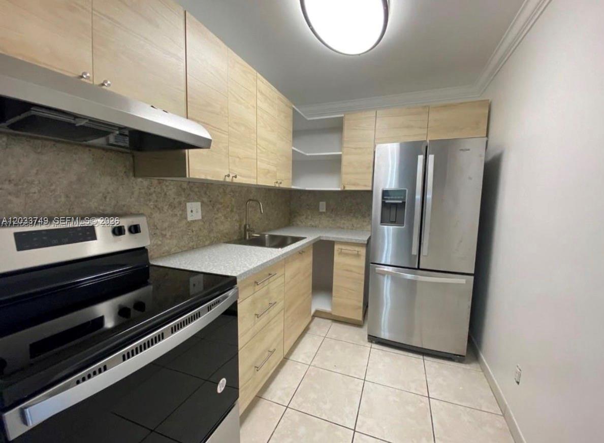 8421 NW 8th Street 203, Miami, FL 33126, Miami