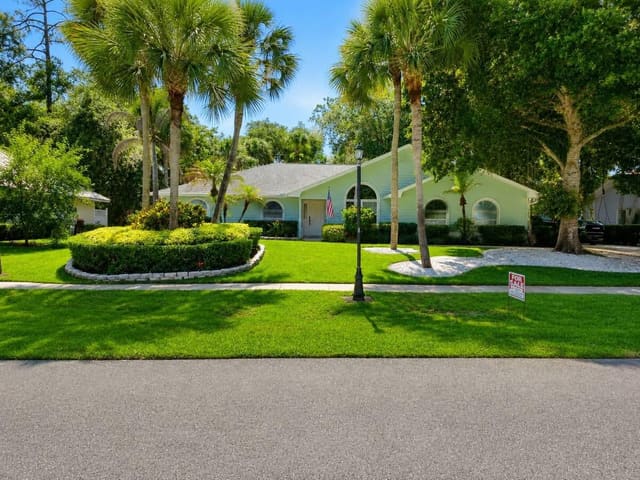 129 38th Court, Hidden Oaks Subdivision, Vero Beach, FL