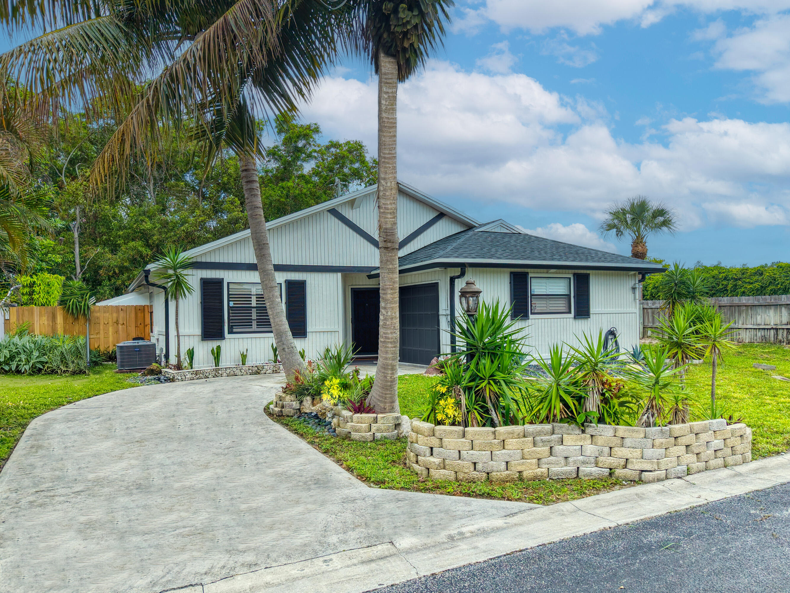 6062 Bania Wood Circle, Atlantis, FL 33462, Atlantis