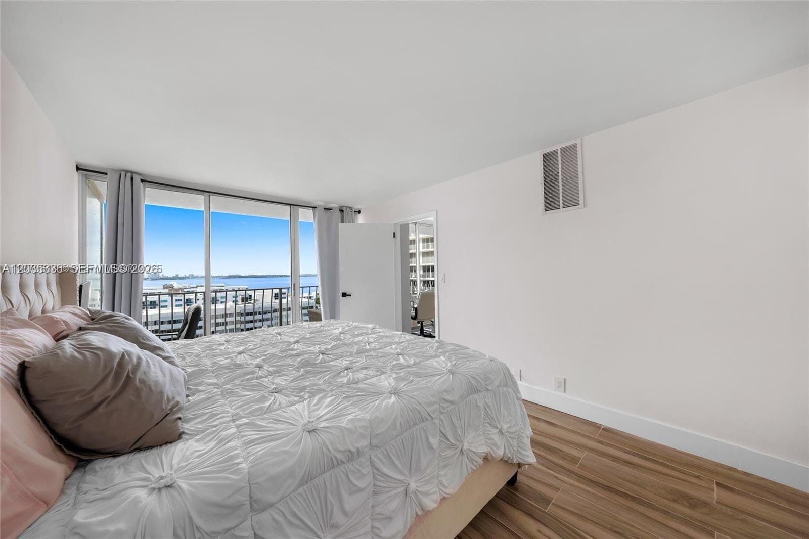 7601 E Treasure Drive 1722 — photo 11