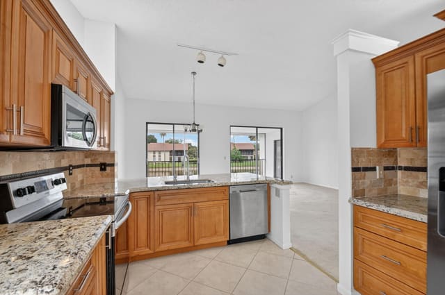 10231 N Circle Lake Drive 201, Boynton Beach, FL 33437