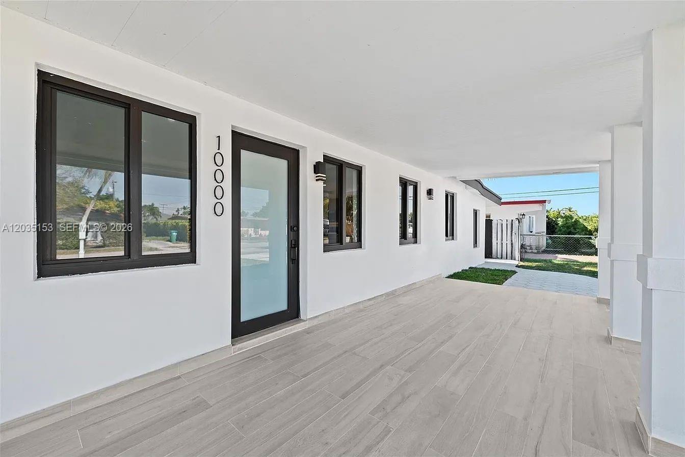 10000 SW 43rd Street, Miami, FL 33165, Miami