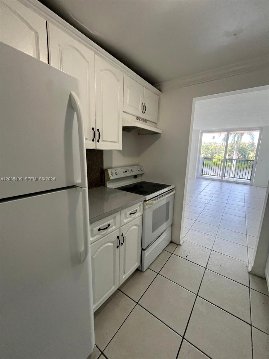 2075 NE 164th Street 204, North Miami Beach, FL 33162, North Miami Beach