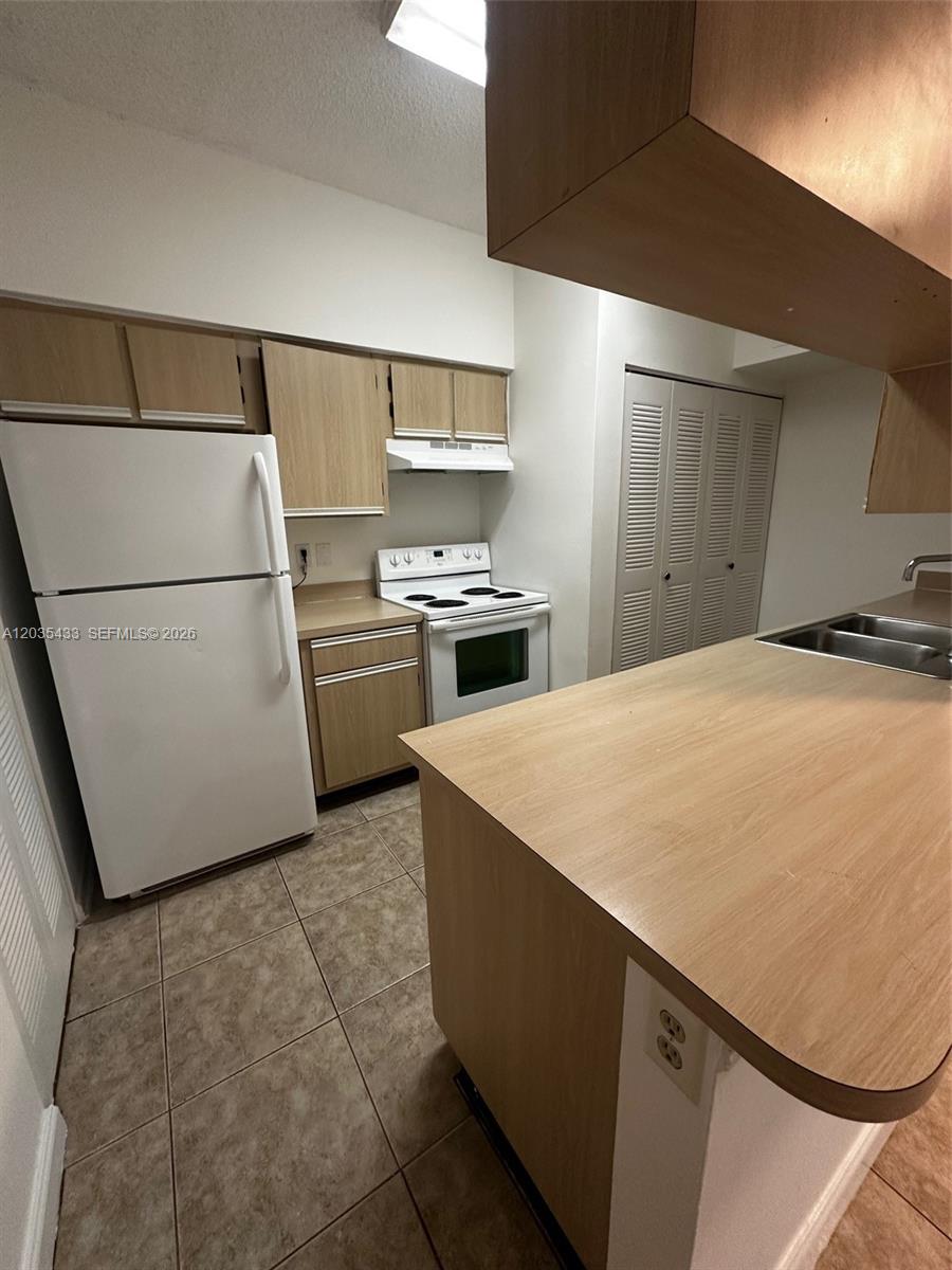 18356 NW 68th Avenue K, Hialeah, FL 33015, Hialeah