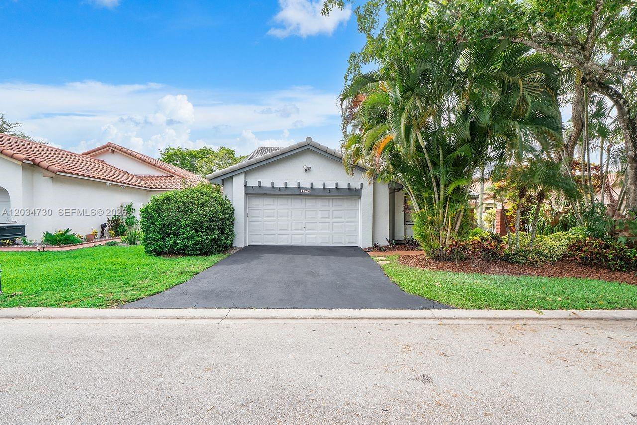 2073 Montpeliar, Weston, FL 33326, Weston