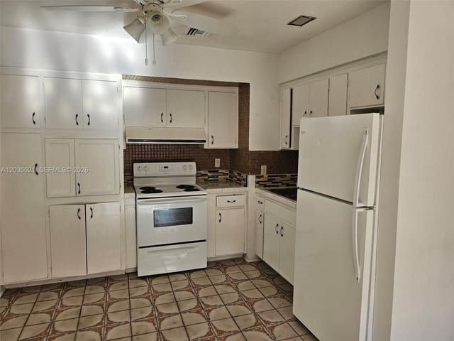 709 NE 4th Court 6, Hallandale Beach, FL 33009