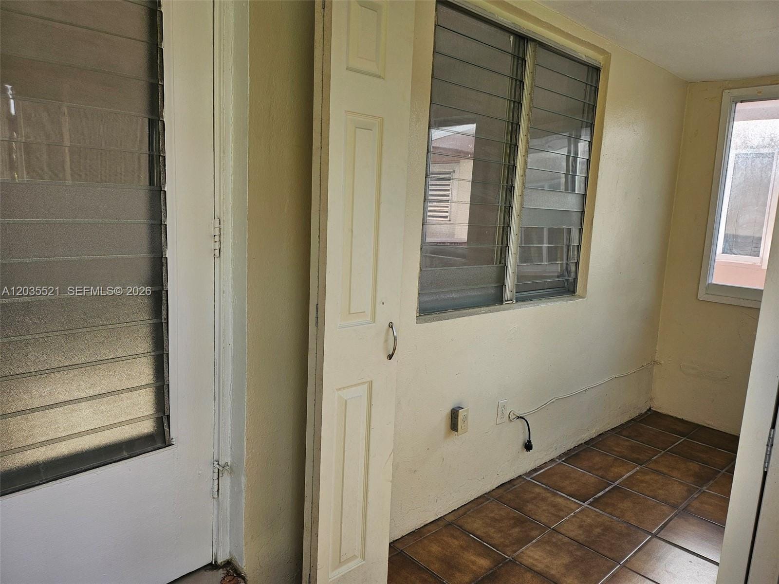 709 NE 4th Court 6 — photo 4