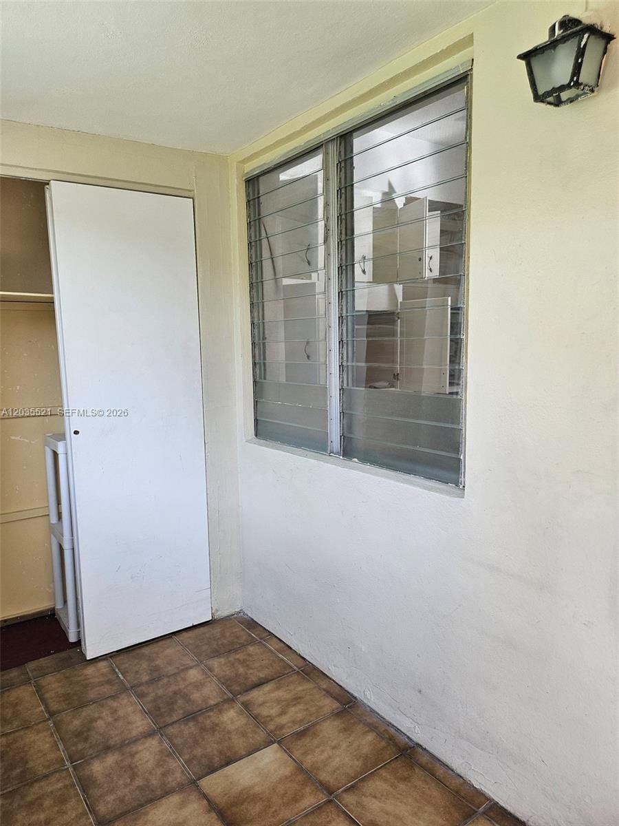 709 NE 4th Court 6 — photo 5