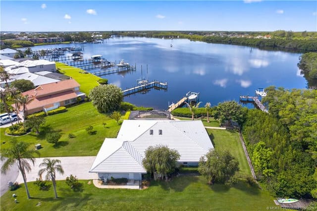 1007 SE Kitching Cove Lane, Port St. Lucie, FL 34952
