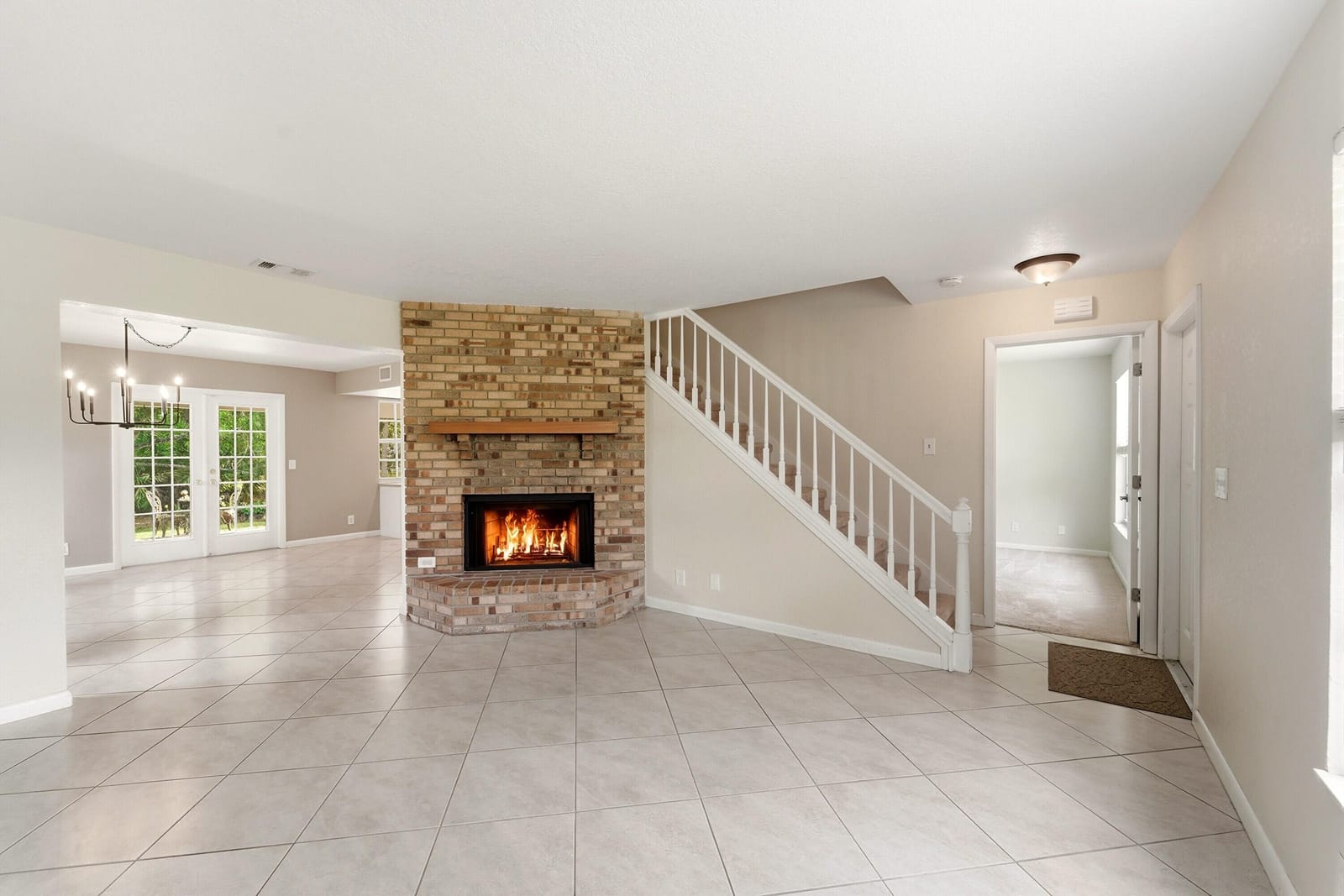 16317 Glasgow Drive E — photo 2