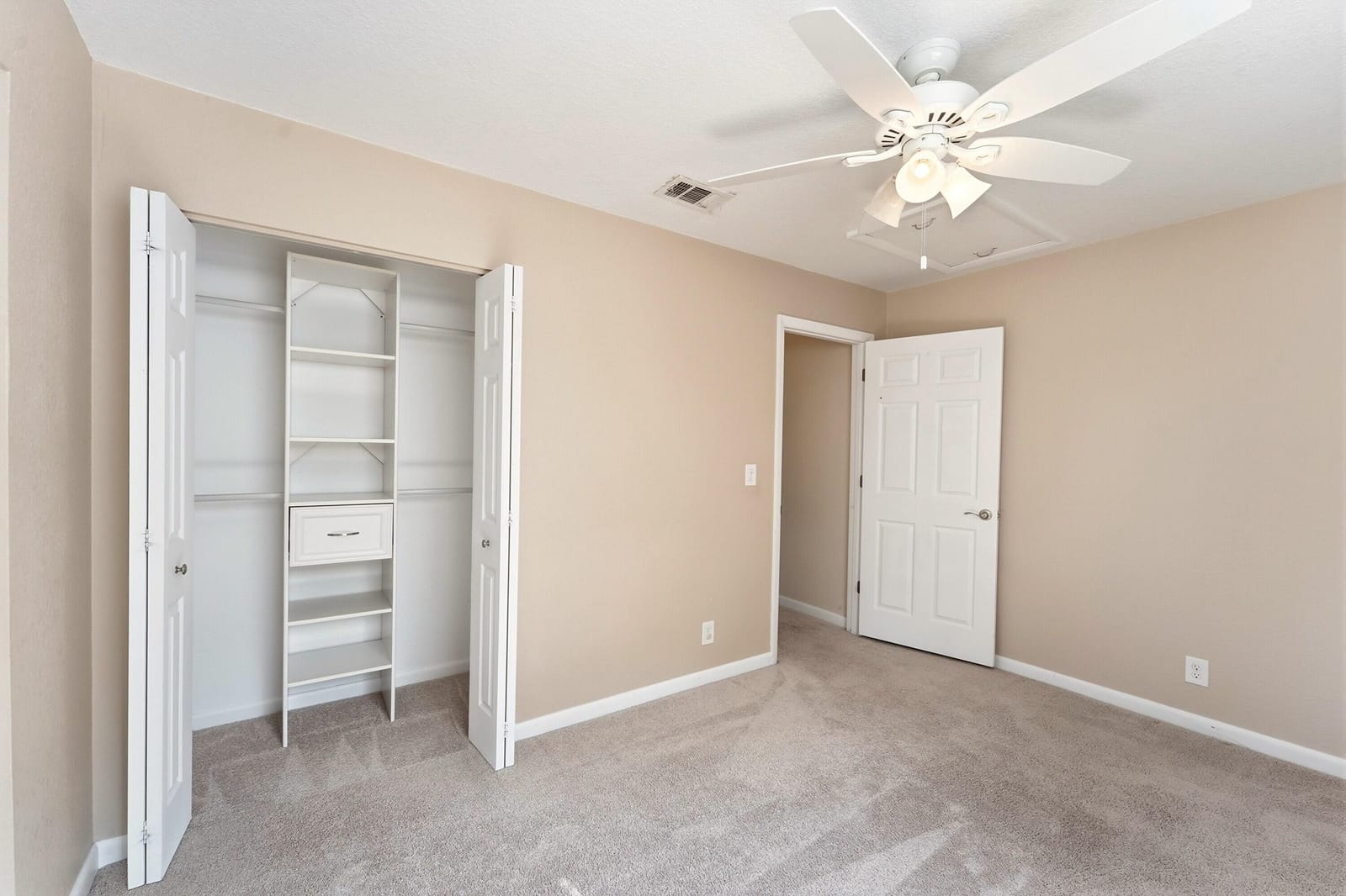 16317 Glasgow Drive E — photo 8