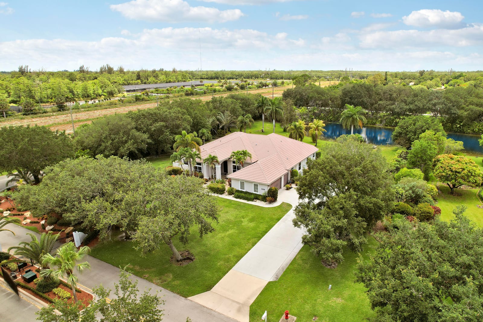 5835 Lago Del Sol Drive, Lake Worth, FL 33449 photo 2