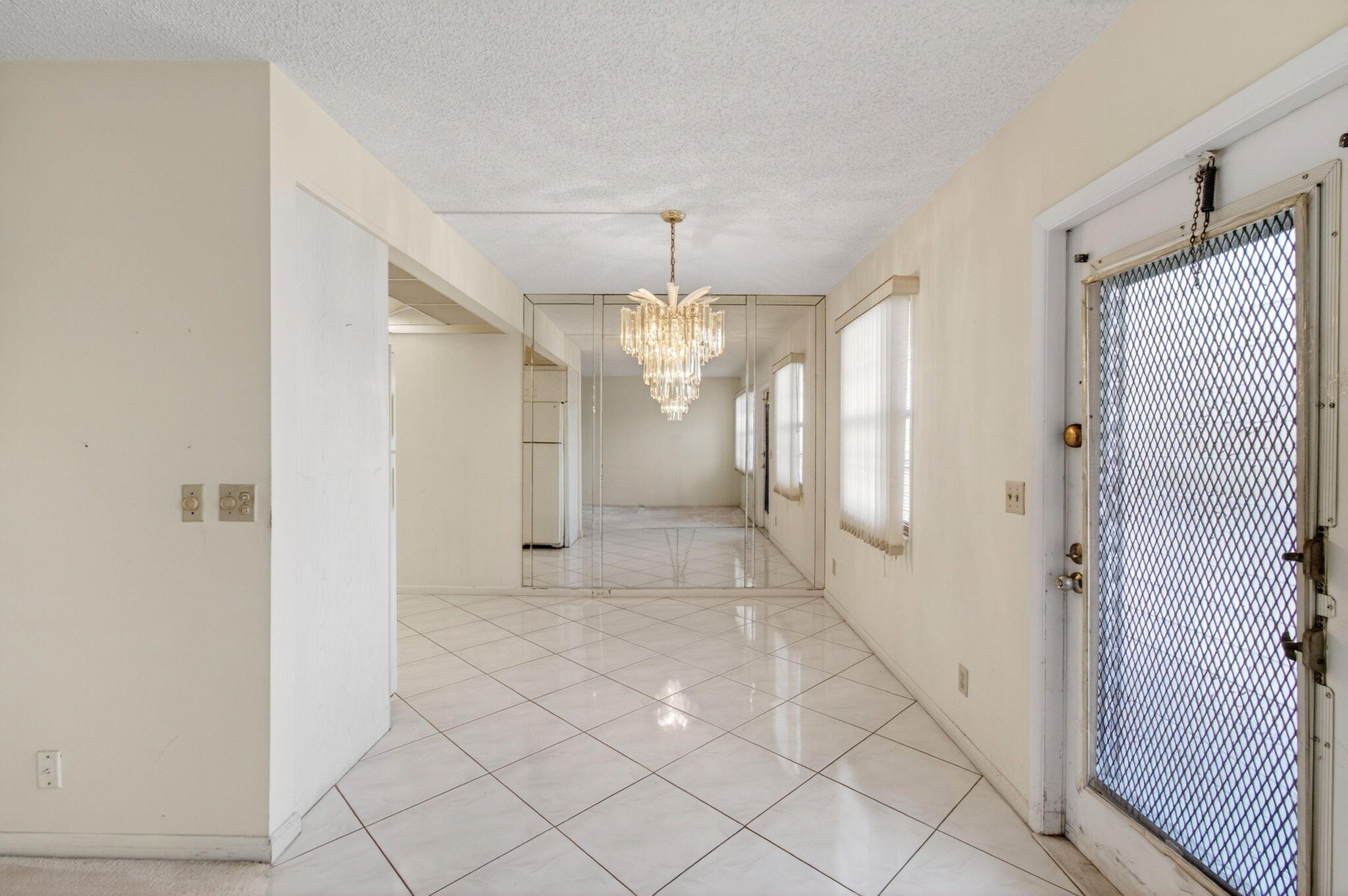 3044 Lincoln C — photo 2