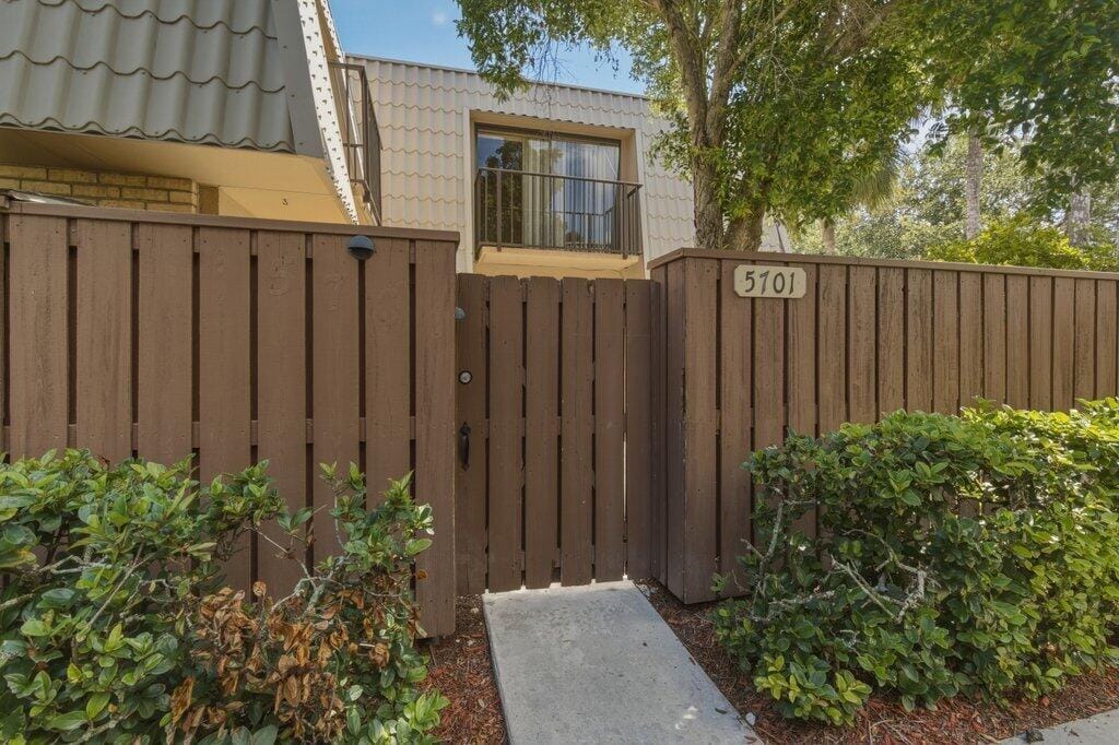 5701 57th Way, West Palm Beach, FL 33409 photo 4