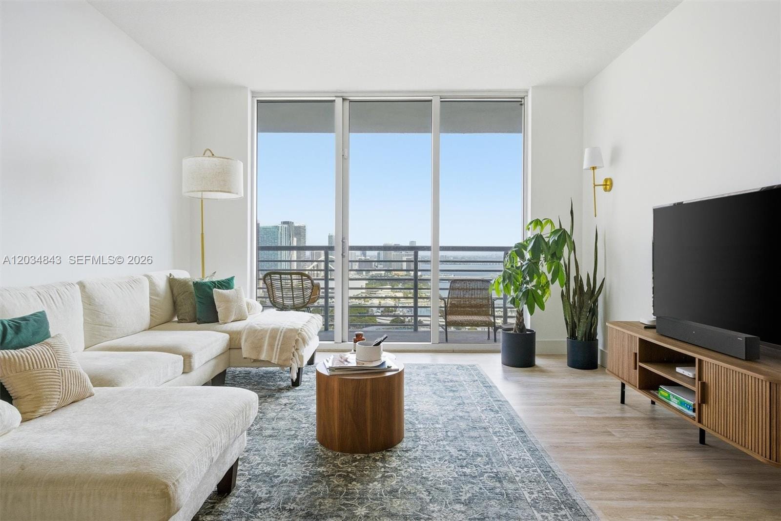 325 S Biscayne Boulevard 4022 — photo 2